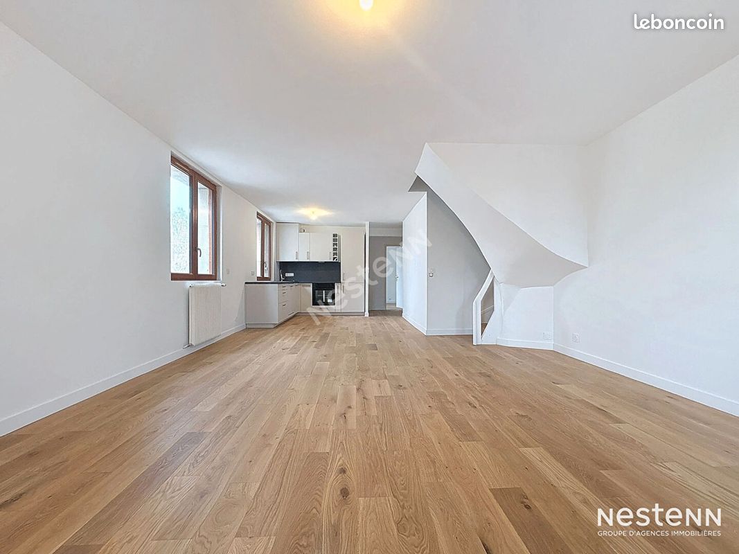 Квартира с 3 спальнями в Тур, Франция № 45731