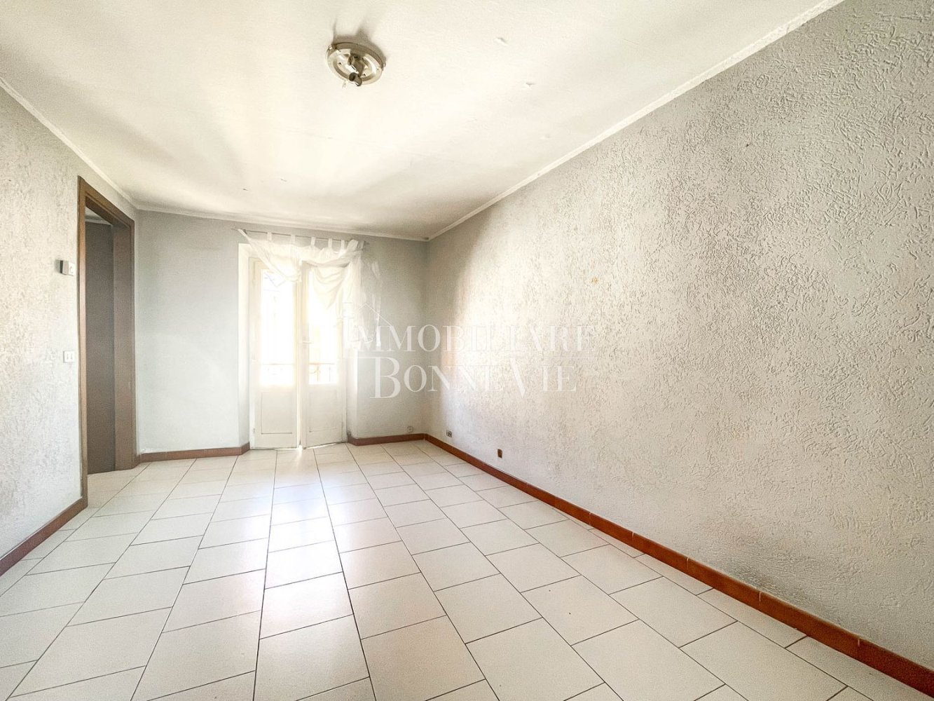 2 bedrooms Apartment in Malnate, Italy No. 397618