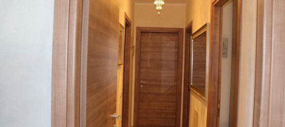 7 rooms Apartment in Chiaravalle, Italy No. 309622 5