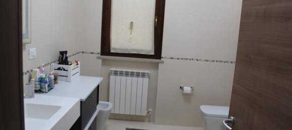7 rooms Apartment in Chiaravalle, Italy No. 309622 4