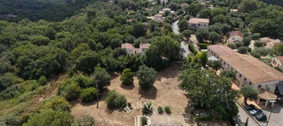 Terreno en Roquefort-les-Pins, France 2749 m² No. 343620 26