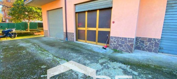 30m² Garage in Rome, Italy No. 124264 2