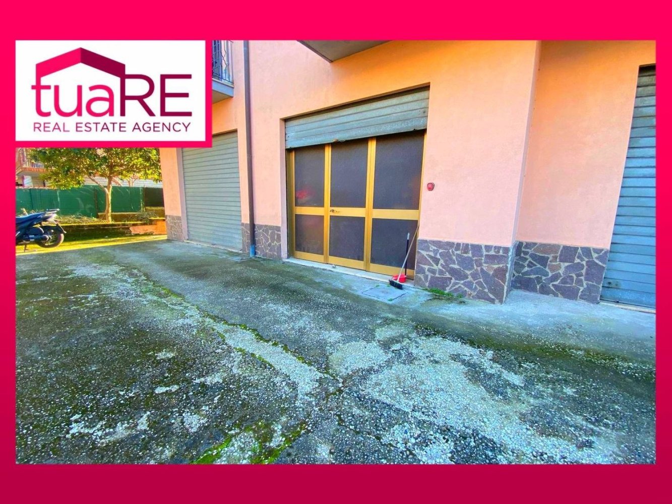 30m² Garage in Rome, Italy No. 124264