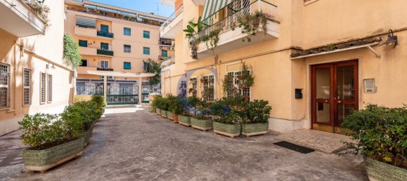 4 bedrooms Apartment in Rome, Italy No. 357024 4