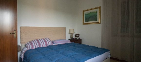 2-salle Appartement à Poggio Mirteto, Italy No. 30747 4