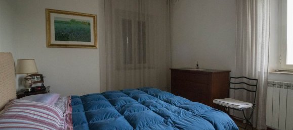 2-salle Appartement à Poggio Mirteto, Italy No. 30747 3