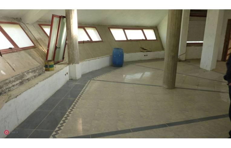 5 rooms House in Offida, Italy No. 253285