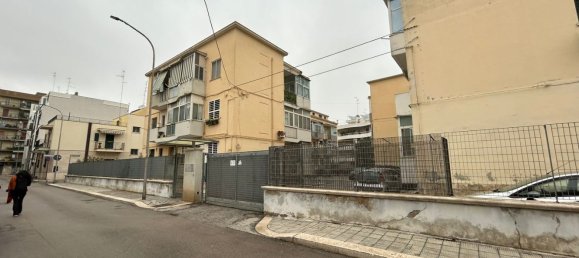 Apartamento de 3 habitaciónes en Modugno, Italy No. 39604 2