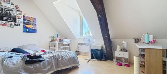 Estudio en Tours, France No. 314172 2