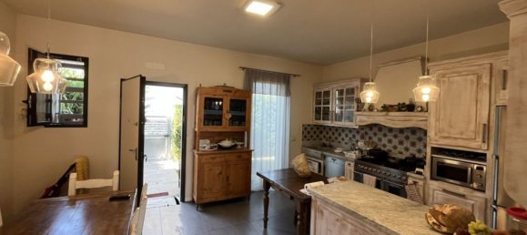 4 bedrooms House in Massa, Italy No. 322433 7