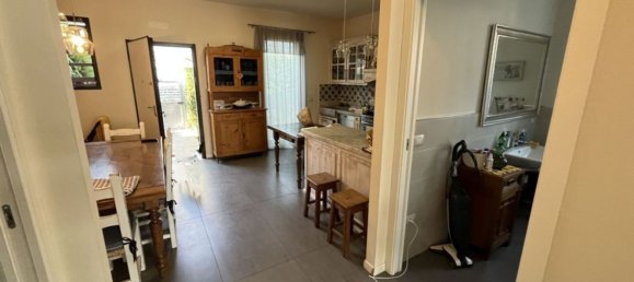 4 bedrooms House in Massa, Italy No. 322433 12