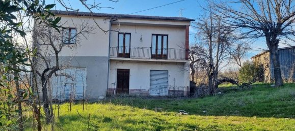 4 rooms House in Gesualdo, Italy No. 113697 3