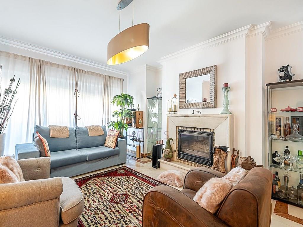 3 bedrooms Apartment in Cascais, Portugal No. 106095