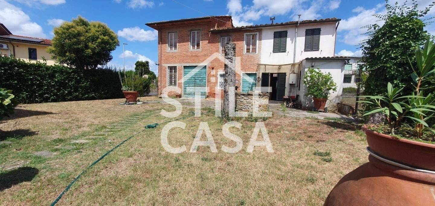 Casa de 3 dormitorios en Porcari, Italy No. 280749