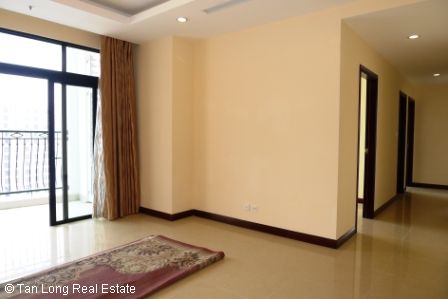 3 bedrooms Apartment in Thanh Xuan, Vietnam No. 5622