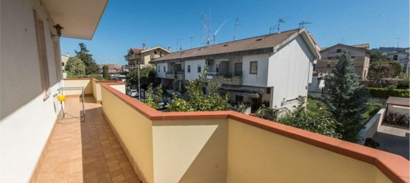 4-salle Appartement à Montesilvano, Italy No. 43177 25