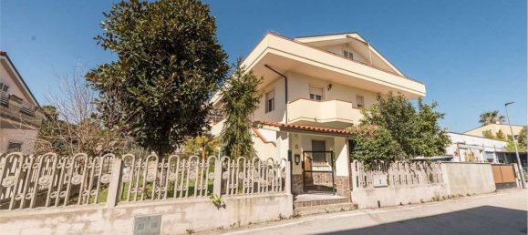 4-salle Appartement à Montesilvano, Italy No. 43177 36