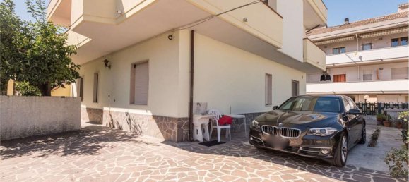 4-salle Appartement à Montesilvano, Italy No. 43177 32