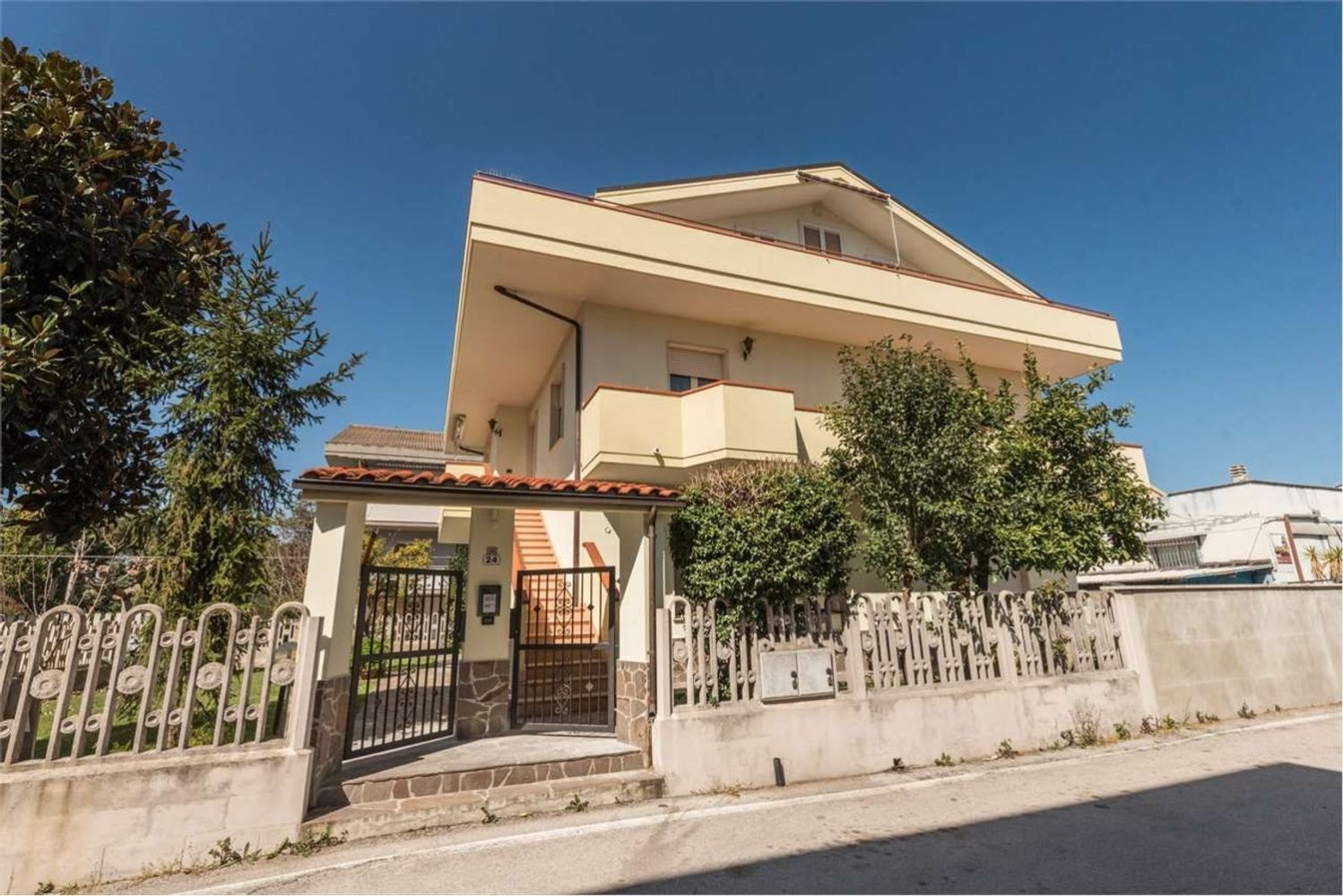 4-salle Appartement à Montesilvano, Italy No. 43177