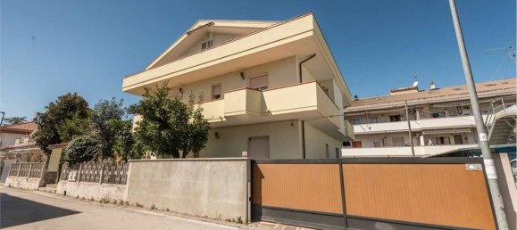 4-salle Appartement à Montesilvano, Italy No. 43177 2