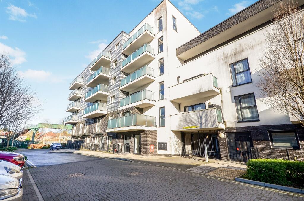 1 bedroom Apartment in Wembley, United Kingdom No. 6385