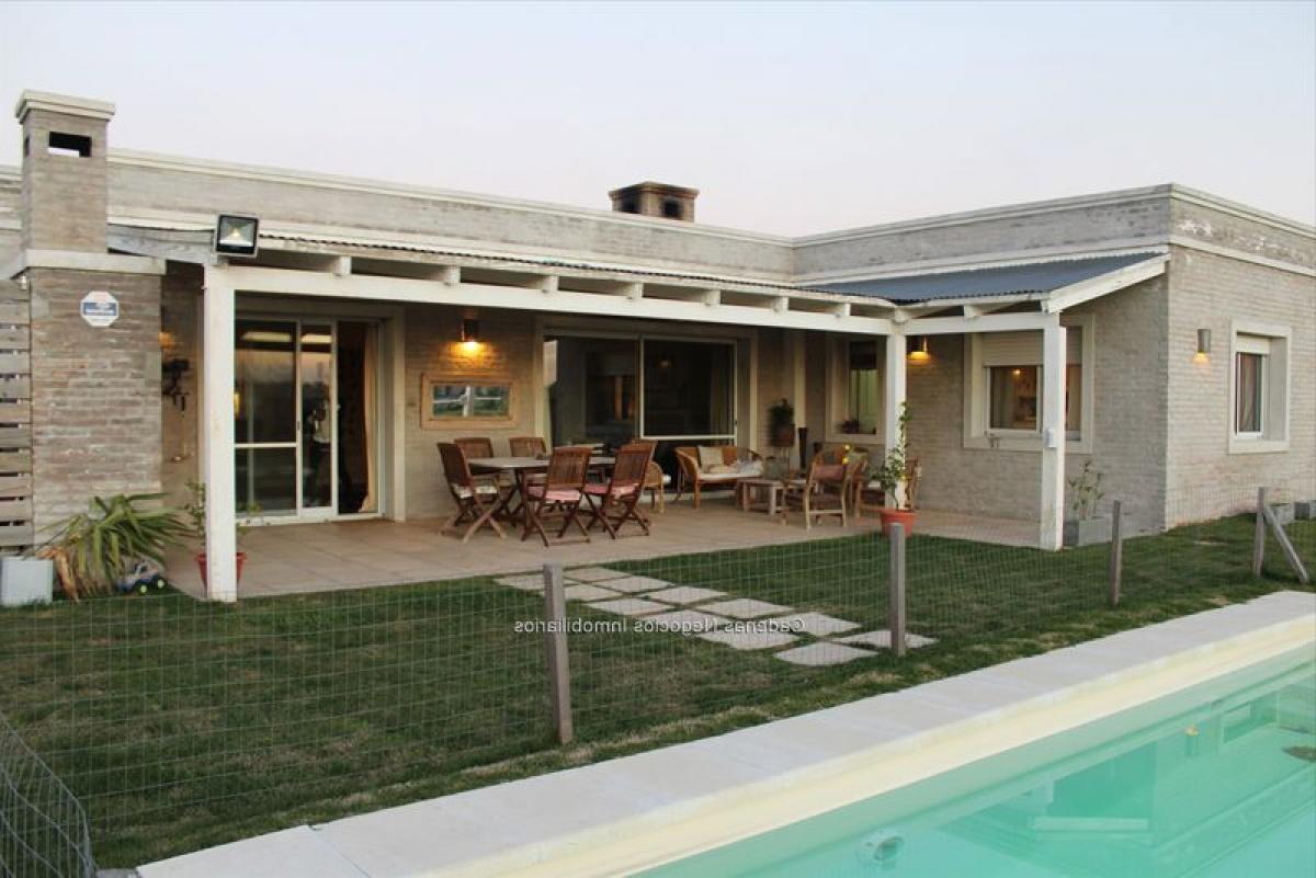 3 bedrooms House in Canelones, Uruguay No. 1027