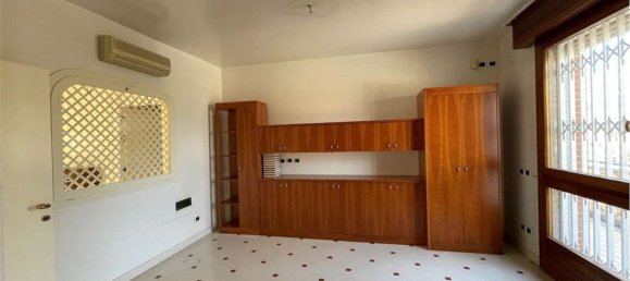 7 rooms Penthouse in Modena, Italy No. 20787 13