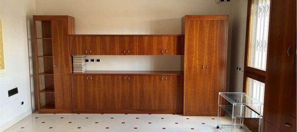 7 rooms Penthouse in Modena, Italy No. 20787 8