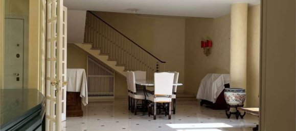 7 rooms Penthouse in Modena, Italy No. 20787 9