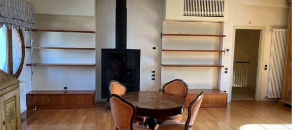 7 rooms Penthouse in Modena, Italy No. 20787 4