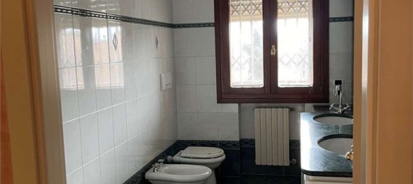 7 rooms Penthouse in Modena, Italy No. 20787 23