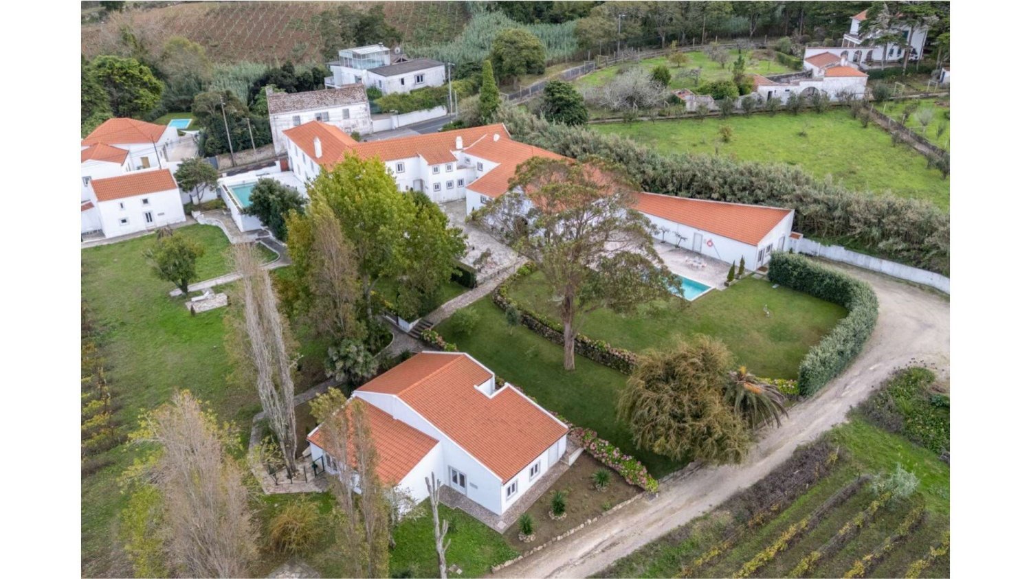 14 bedrooms Land in Colares, Portugal No. 121866