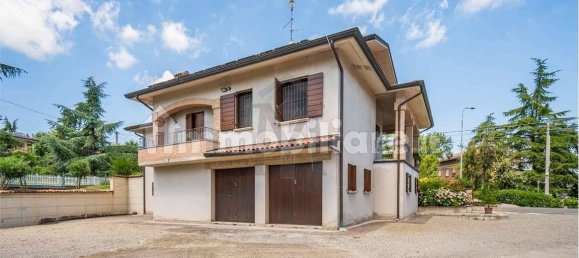 3 bedrooms Villa in Viano, Italy No. 298539 2