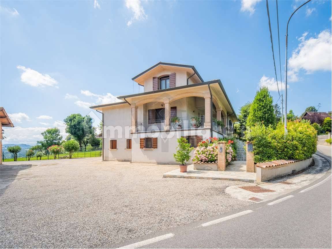 3 bedrooms Villa in Viano, Italy No. 298539