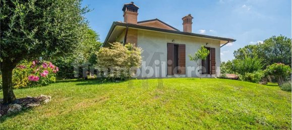 3 bedrooms Villa in Viano, Italy No. 298539 4