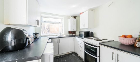 2 bedrooms House in London, United Kingdom No. 7672 2