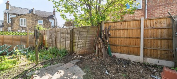 2 bedrooms House in London, United Kingdom No. 7672 4