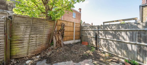 2 bedrooms House in London, United Kingdom No. 7672 7