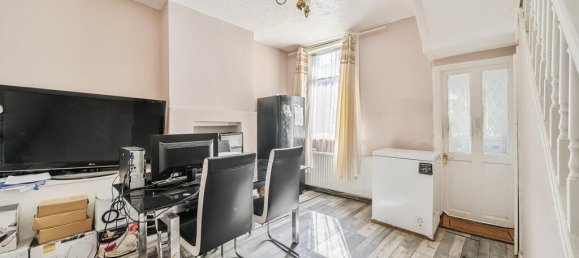 2 bedrooms House in London, United Kingdom No. 7672 3