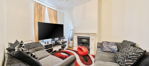 2 bedrooms House in London, United Kingdom No. 7672 6