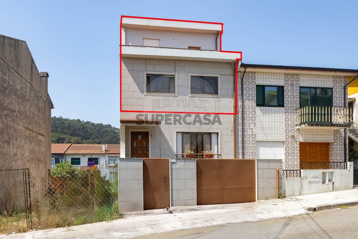 3 bedrooms Duplex in Valongo, Portugal No. 281024