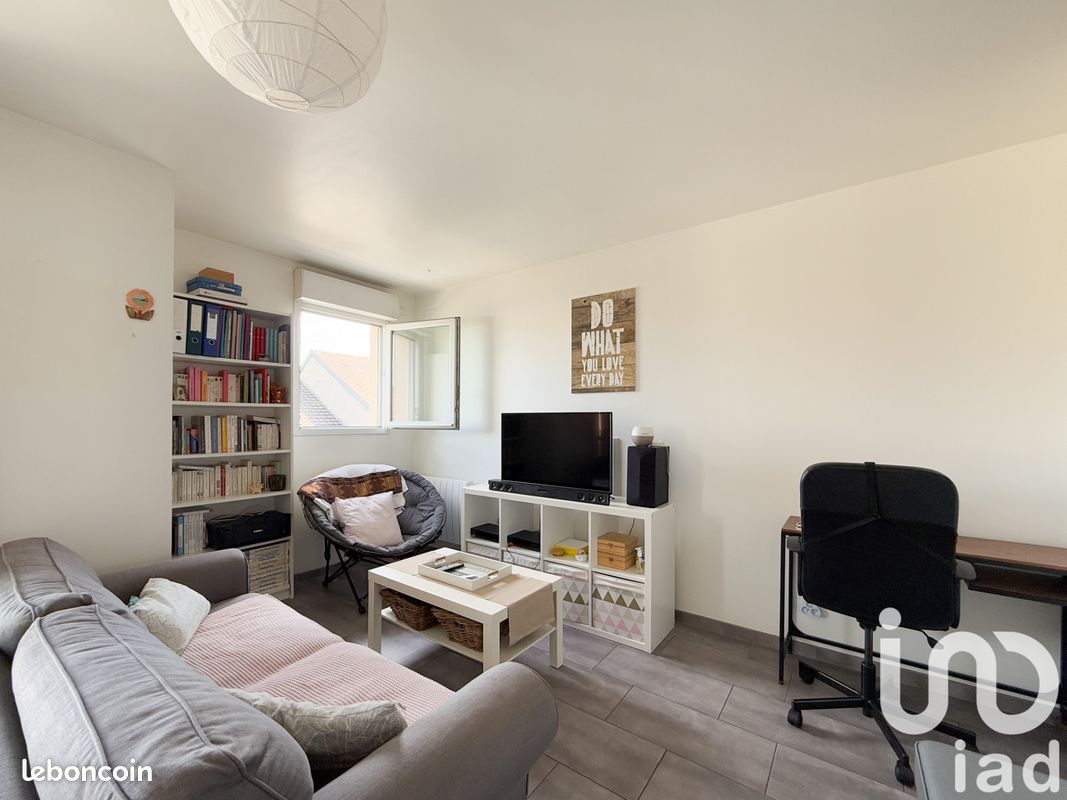 2 bedrooms Apartment in Limeil-Brevannes, France No. 327937
