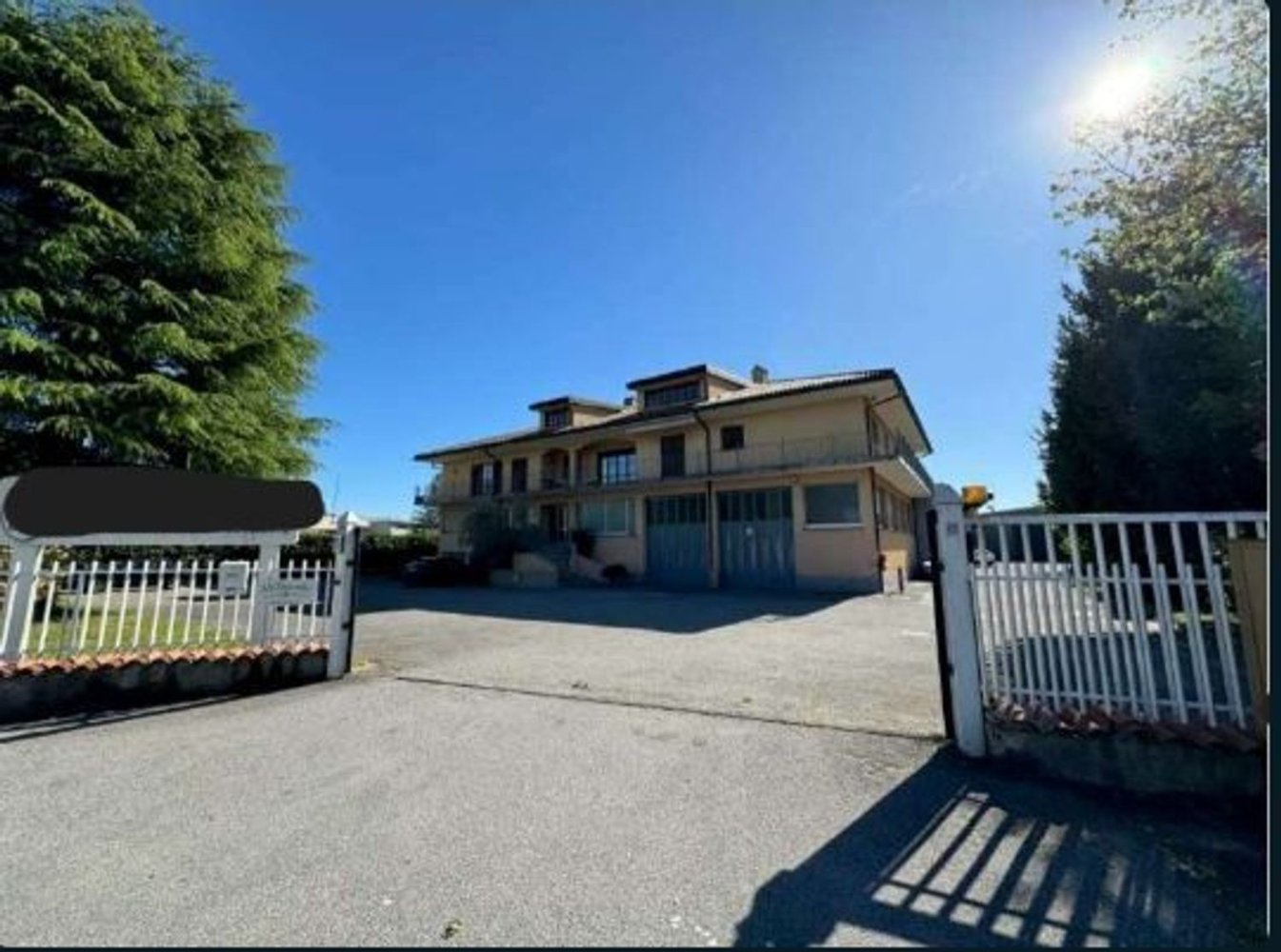 Almacén en Sirone, Italy 3629 m² No. 164008