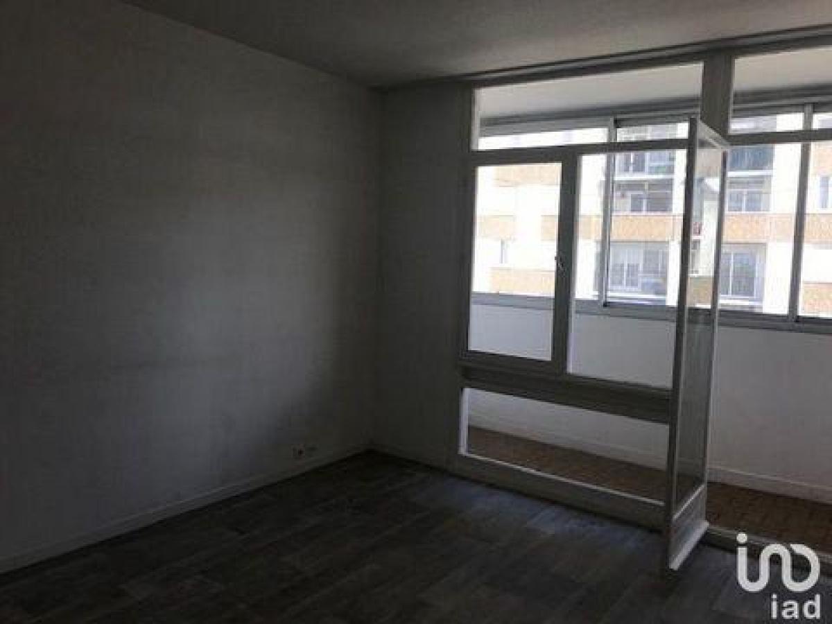 2 bedrooms Condo in Cenon, France No. 16863