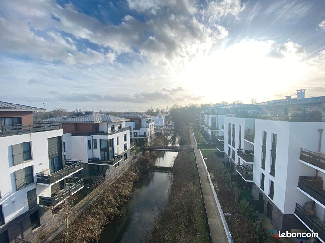 3 chambres Appartement à Pontoise, France No. 188082