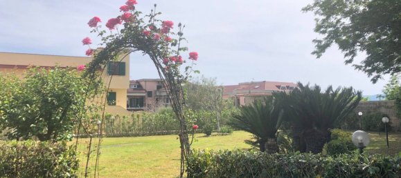 Villa de 4 habitaciónes en Giugliano in Campania, Italy No. 175590 3