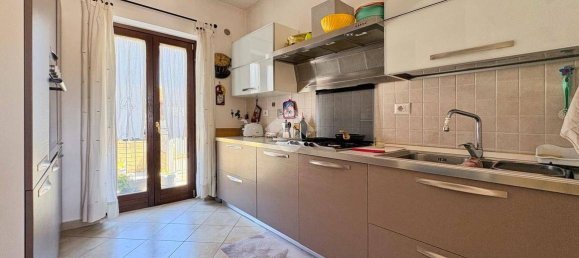 2 bedrooms Villa in Manziana, Italy No. 304074 8