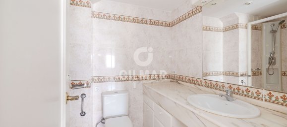 4 bedrooms Apartment in Malaga, Spain No. 182520 3