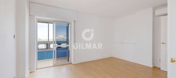 4 bedrooms Apartment in Malaga, Spain No. 182520 9