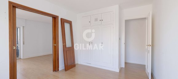 4 bedrooms Apartment in Malaga, Spain No. 182520 8